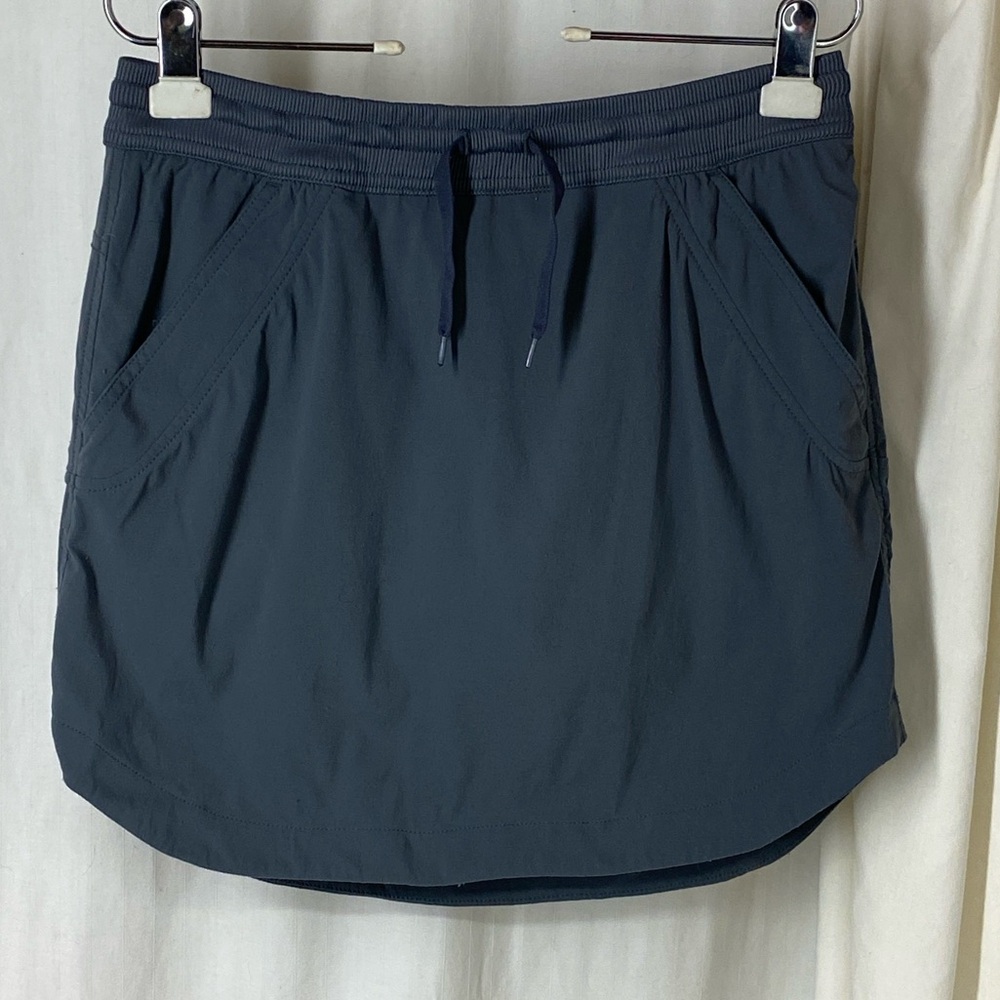 Marmot S 6 Elda Skort Skirt Built in Shorts Gray Pockets Pull On Curved Hem